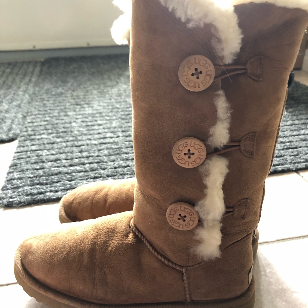 Bailey button triplet Ugg boots - Picture 4 of 4